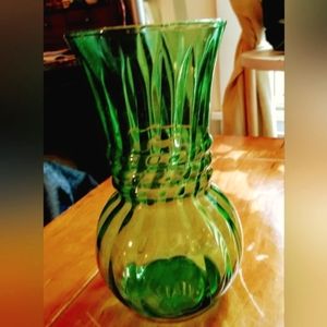 Indiana Glass Co. Green Optic Swirl Vase